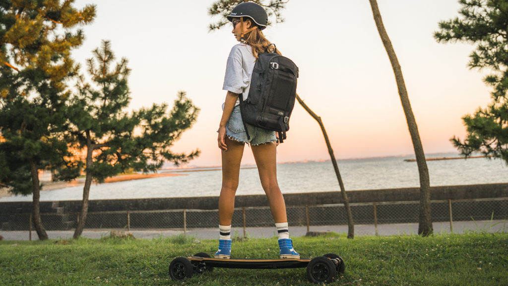 7 Reasons To Ditch Your Car & Use an Electric Skateboard To Commute